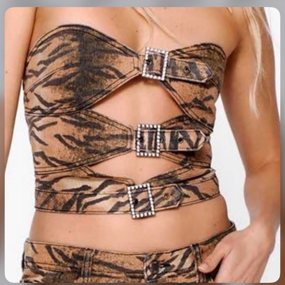 Nasty Gal Strapless Tiger-Print Buckle Crop Top. NWT. Size 2